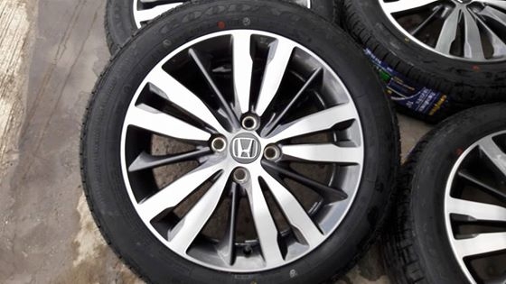 ขายล้อแม็กป้ายแดง jazz gk 16" ยางใหม่ปี16 สนใจติดต่อ ตาเล็ก ล้อและยางครับ 081-3747940