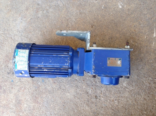 ขายมอเตอร์เกียร์ Hyponic drive Sumitomo 0.4kw. 0.5HP. 380V อัตราทด 1:30 เพลาออกประมาณ 48รอบต่อนาที สภาพสวย วิ่งนิ่ม พร้อมใช้งาน ขายมอเตอร์เกียร์ Hyponic drive Sumitomo 0.4kw. 0.5HP. 380V อัตราทด 1:30 เพลาออกประมาณ 48รอบต่อนาที สภาพสวย วิ่งนิ่ม พร้อมใช้งาน