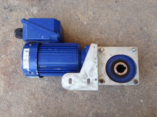 ขายมอเตอร์เกียร์ Hyponic drive Sumitomo 0.4kw. 0.5HP. 380V อัตราทด 1:30 เพลาออกประมาณ 48รอบต่อนาที สภาพสวย วิ่งนิ่ม พร้อมใช้งาน ขายมอเตอร์เกียร์ Hyponic drive Sumitomo 0.4kw. 0.5HP. 380V อัตราทด 1:30 เพลาออกประมาณ 48รอบต่อนาที สภาพสวย วิ่งนิ่ม พร้อมใช้งาน