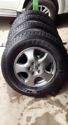 ขายล้อแม็ก vigo 16" ยางปี16  สนใจติดต่อ ตาเล็ก ล้อและยางครับ 081-3747940