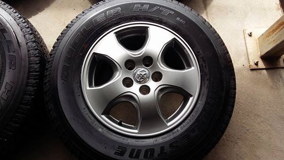 ขายล้อแม็ก vigo 16" ยางปี16  สนใจติดต่อ ตาเล็ก ล้อและยางครับ 081-3747940