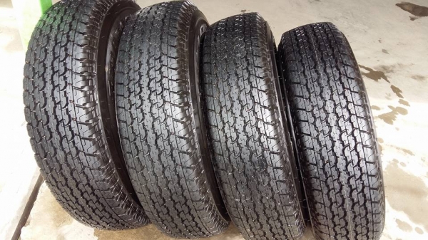 ขายล้อแม็ก vigo 16" ยางปี16  สนใจติดต่อ ตาเล็ก ล้อและยางครับ 081-3747940