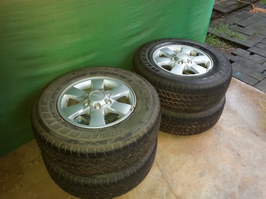 ขายยางรถยนต์พร้อมล้อแมค  สภาพดี