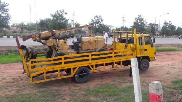 tractor-backhoe จัดส่ง รถทุบพื้นตอกถนน ให้ ลูกค้าสุมทรปราการครับ ขอบคุณครับ tractor-backhoe จัดส่ง รถทุบพื้นตอกถนน ให้ ลูกค้าสุมทรปราการครับ ขอบคุณครับ