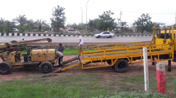 tractor-backhoe จัดส่ง รถทุบพื้นตอกถนน ให้ ลูกค้าสุมทรปราการครับ ขอบคุณครับ