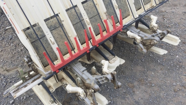 รถดำนานั่งขับ YANMAR รุ่น Pe-4 เก่าญี่ปุ่น  ดำนา 4 แถว สภาพสวย เครื่องยนต์ติดง่าย