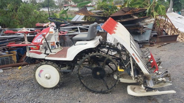 รถดำนานั่งขับ YANMAR รุ่น Pe-4 เก่าญี่ปุ่น  ดำนา 4 แถว สภาพสวย เครื่องยนต์ติดง่าย