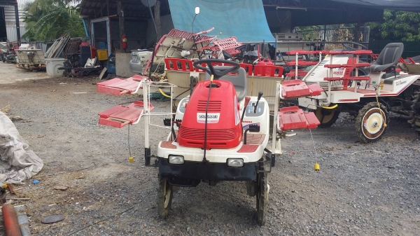 รถดำนานั่งขับ YANMAR รุ่น Pe-4 เก่าญี่ปุ่น  ดำนา 4 แถว สภาพสวย เครื่องยนต์ติดง่าย