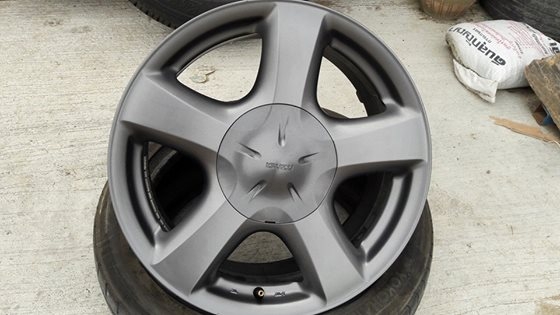 ขายล้อแม็กd-max 17" สีรมดำ สนใจติดต่อ ตาเล็ก ล้อและยางครับ 081-3747940