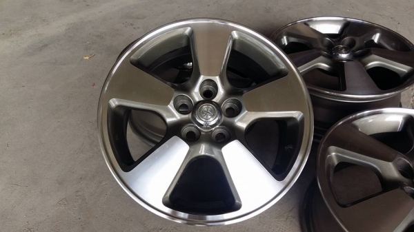 ขายล้อแม็ก wish mc 15" สนใจติดต่อ ตาเล็ก ล้อและยางครับ 081-3747940