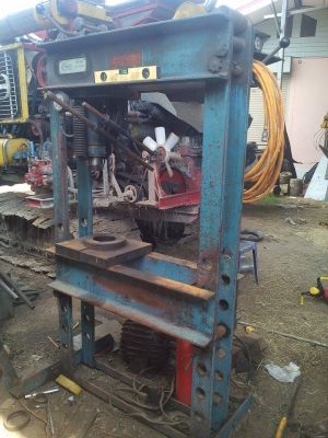 แท่นอัดไฮดรอลิค หัวโยกบน เลื่อนซ้ายขวา ของแท้สวีเด็น