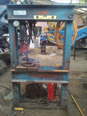 แท่นอัดไฮดรอลิค หัวโยกบน เลื่อนซ้ายขวา ของแท้สวีเด็น