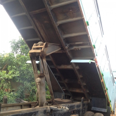 ขายร็อกกี้ดั้ม2เพลา เครื่อง260แรง มีระบบลากพ่วง รถสวยสภาพดีมาก เอกสารเล่มทะเบียนพร้อมโอน ราคา880,000 สนใจโทร 090-8588220คุณนะ 093-3258446คุณบิว หรือเข้าดูสินค้าอื่นๆได้ที่ www.narong2truck.com หรือ www.truck.in.th/498 หรือเพจFacebook ณรงค์ ซื้อขายรถมือสอง