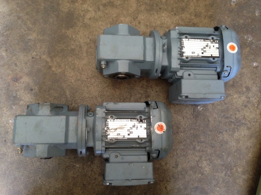 ขายมอเตอร์เกียร์ Sew eurodrive 0.5HP. 380V อัตราทด 1:9 รุ่นเพลาสวม สภาพของใหม่เก่าเก็บไม่เคยใช้งาน มี 2ตัวครับ ขายมอเตอร์เกียร์ Sew eurodrive 0.5HP. 380V อัตราทด 1:9 รุ่นเพลาสวม สภาพของใหม่เก่าเก็บไม่เคยใช้งาน มี 2ตัวครับ