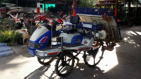 รถดำนานั่งขับ ISEKI  รุ่น PG5 เก่าญี่ปุ่น ไม่มีชุดหางดำ ขนาดกระทัดรัด สภาพดี