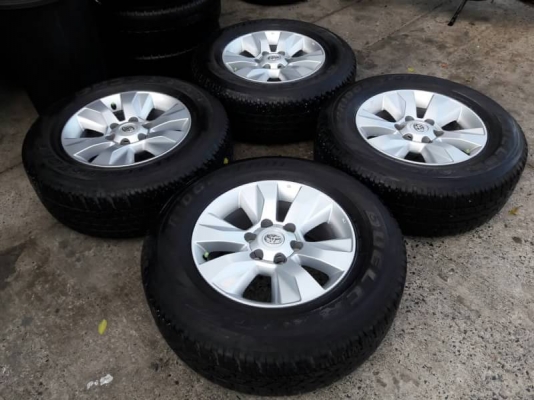 ล้อ revo ขอบ 17 พร้อมยางปี 15 ชุดล่ะ 13,500