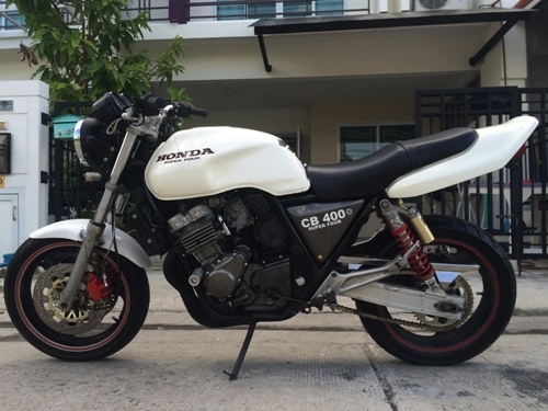 ขาย cb400 ปี 93 สวยๆ เอกสาร สรรพสามิต แท้ๆ  52000 ด่วนๆคับ