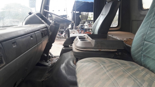 รถฮีโน่ 10 ล้อ บรรทุกน้ำมัน FM1J 210 แรงม้า. ปี 42.   สนใจติดต่อ  081 - 6079515