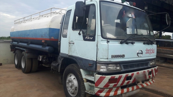 รถฮีโน่ 10 ล้อ บรรทุกน้ำมัน FM1J 210 แรงม้า. ปี 42.   สนใจติดต่อ  081 - 6079515