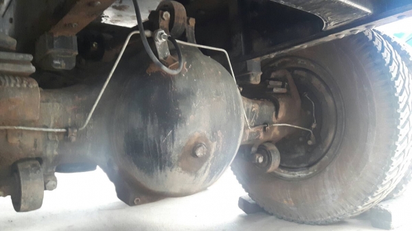 รถฮีโน่ 10 ล้อ บรรทุกน้ำมัน FM1J 210 แรงม้า. ปี 42.   สนใจติดต่อ  081 - 6079515