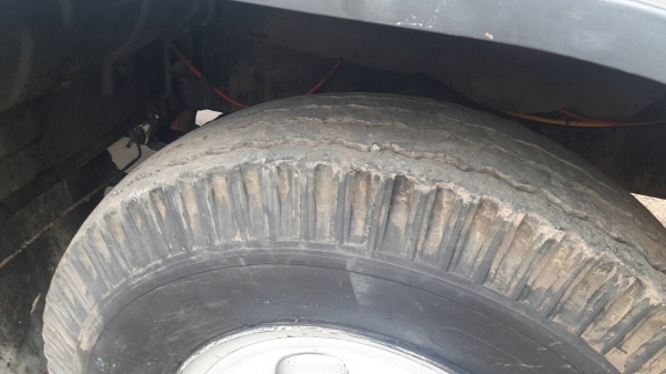 รถฮีโน่ 10 ล้อ บรรทุกน้ำมัน FM1J 210 แรงม้า. ปี 42.   สนใจติดต่อ  081 - 6079515