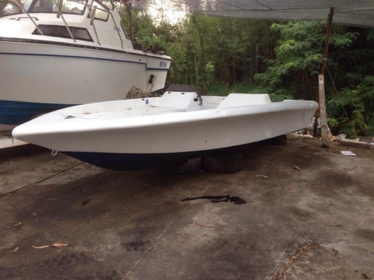 ขายเรือแบส17ฟุต เรทำสีใหม่หมดแล้ว ขายเฉพาะตัวเรือเปล่า 56000 บาท