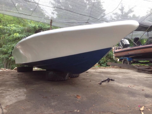 ขายเรือแบส17ฟุต เรทำสีใหม่หมดแล้ว ขายเฉพาะตัวเรือเปล่า 56000 บาท