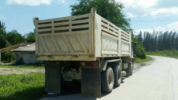 รถอีซุซุ 10 ล้อดั้ม FXZ 270 แรงม้า ปี 49.    สนใจติดต่อ  081 - 6079515