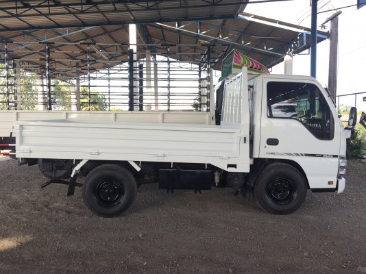 ISUZU NKR ปี49 เครื่องยนต์100แรงม้า พวงมาลัยพาวเวอร์ กระบะเหล็กต่อใหม่ ป้ายเล็กไม่ติดเวลาสภาพสวยพร้อมใช้งาน