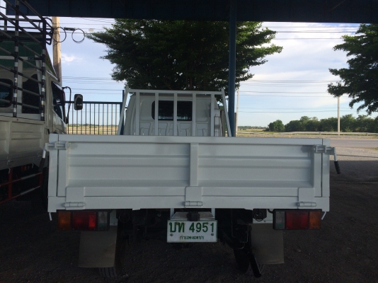 ISUZU NKR ปี49 เครื่องยนต์100แรงม้า พวงมาลัยพาวเวอร์ กระบะเหล็กต่อใหม่ ป้ายเล็กไม่ติดเวลาสภาพสวยพร้อมใช้งาน