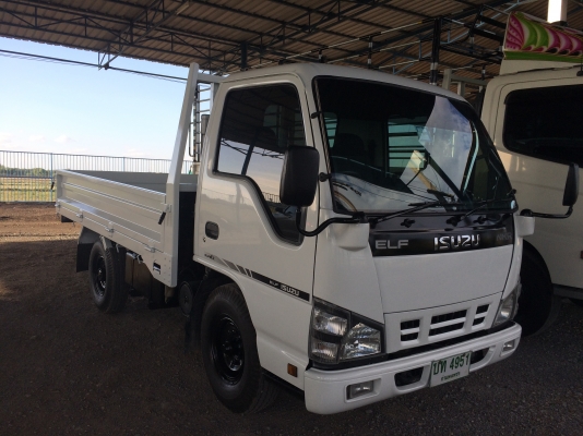 ISUZU NKR ปี49 เครื่องยนต์100แรงม้า พวงมาลัยพาวเวอร์ กระบะเหล็กต่อใหม่ ป้ายเล็กไม่ติดเวลาสภาพสวยพร้อมใช้งาน