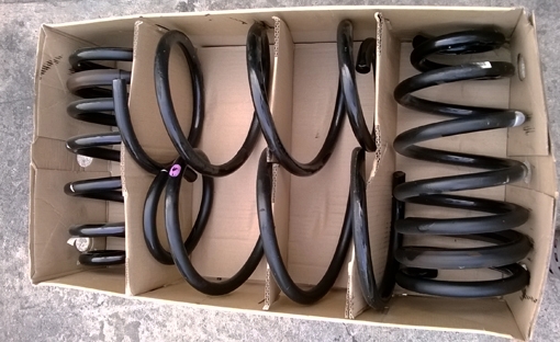 สปริงเดิมถอดจากรถป้ายแดง Hyundai H1 ยังไม่ได้ลงพื้นถนน สปริงเดิมถอดจากรถป้ายแดง Hyundai H1 ยังไม่ได้ลงพื้นถนน