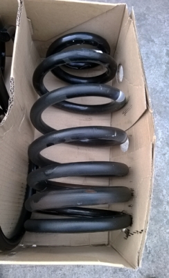 สปริงเดิมถอดจากรถป้ายแดง Hyundai H1 ยังไม่ได้ลงพื้นถนน สปริงเดิมถอดจากรถป้ายแดง Hyundai H1 ยังไม่ได้ลงพื้นถนน