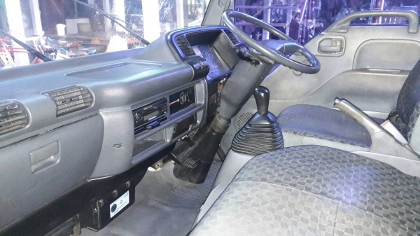 ขายรถ4ล้อกลางตู้แห้ง ISUZU NKR