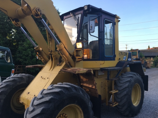 ขายรถตัก Komatsu WA 100-1 รถนอกนำเข้าจากญี่ปุ่น100\% ยังไม่เคยใช้งานในเมืองไทย สภาพสวยมากๆ พร้อมใช้งาน ราคาถูกมากๆ  081-9485494