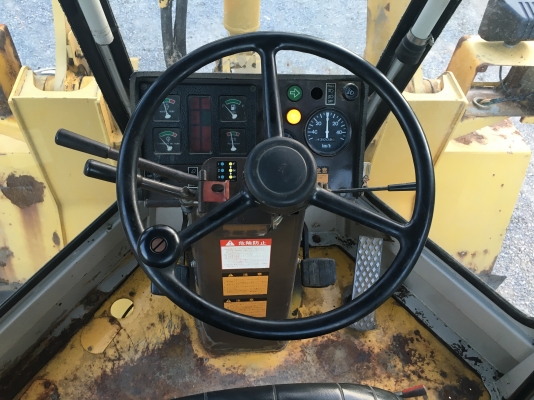 ขายรถตัก Komatsu WA 100-1 รถนอกนำเข้าจากญี่ปุ่น100\% ยังไม่เคยใช้งานในเมืองไทย สภาพสวยมากๆ พร้อมใช้งาน ราคาถูกมากๆ  081-9485494