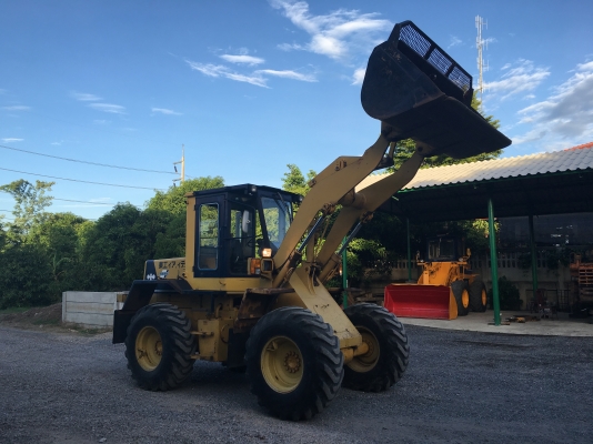 ขายรถตัก Komatsu WA 100-1 รถนอกนำเข้าจากญี่ปุ่น100\% ยังไม่เคยใช้งานในเมืองไทย สภาพสวยมากๆ พร้อมใช้งาน ราคาถูกมากๆ  081-9485494