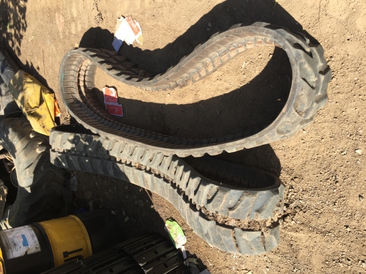 แทรคยางมือ 2 เก่านอกแทรคติดรถ ใส่KOMATSU 30-7 สภาพ95\% ติดต่อ 085-5632278 (ราคาต่อรองได้) แทรคยางมือ 2 เก่านอกแทรคติดรถ ใส่KOMATSU 30-7 สภาพ95\% ติดต่อ 085-5632278 (ราคาต่อรองได้)