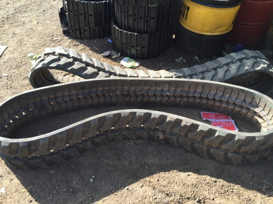 แทรคยางมือ 2 เก่านอกแทรคติดรถ ใส่KOMATSU 30-7 สภาพ95\% ติดต่อ 085-5632278 (ราคาต่อรองได้) แทรคยางมือ 2 เก่านอกแทรคติดรถ ใส่KOMATSU 30-7 สภาพ95\% ติดต่อ 085-5632278 (ราคาต่อรองได้)