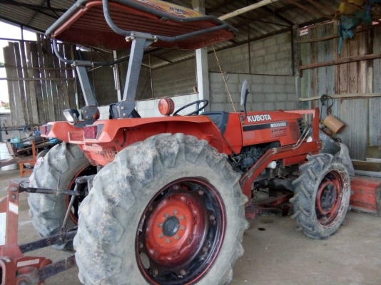 รถไถคูโบต้า M5000อุปกรณ์3อย่าง ดัน ผาน โล  ทำงานทุกวันเล่มพร้อม