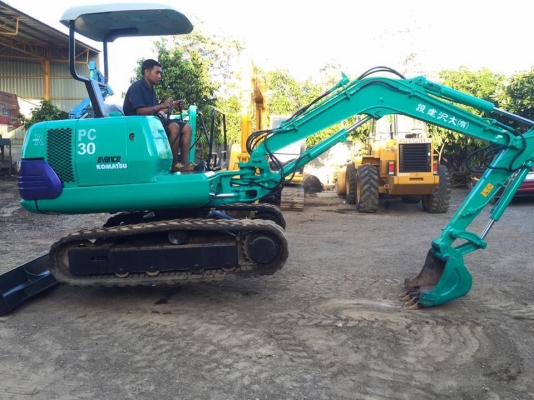 ขายรถขุดแบคโฮ KOMATSU Pc30-7 ขนาด30  (คอลโทลสั้น ปั๊มนิ้ว มีลายหัวกระแทก) เครื่องแน่น ระบบไว รถพร้อมใช้งาน ราคา 430,000 บาท☎️096-3268553(สถิตย์พันธ์) ID LINE 0963268553