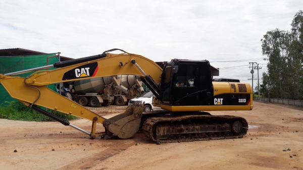 ขายCAT 320D รถสภาพ 90\%ซีเลี่ยน*7650*สูงแล้วครับ เครื่องฝาเหลือง สวยมากครับ รถเอกเล่มทะเบียนปีจด59 ครับ