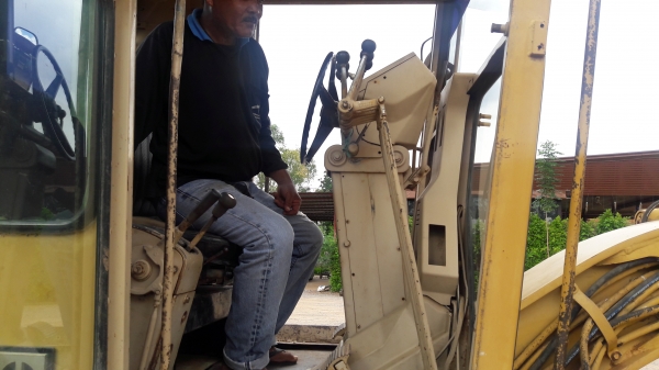 ขาย รถเกรด  CAT 140G  72V  ซีเลี่ยน 9012 รถพร้อมลุย งาน ราคาต่อลองได้ครับ เอกสารเล่มทะเบียนสนใจ ติดต่อได้ทั้งสองเบอร์นะครับ