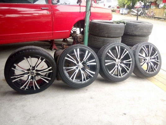 แม็กขอบ 17 กว้าง 7 ออฟ 40 พร้อมยาง ใส่รถ 4 รู 100