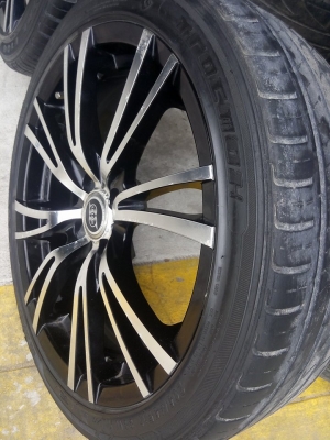 แม็กขอบ 17 กว้าง 7 ออฟ 40 พร้อมยาง ใส่รถ 4 รู 100