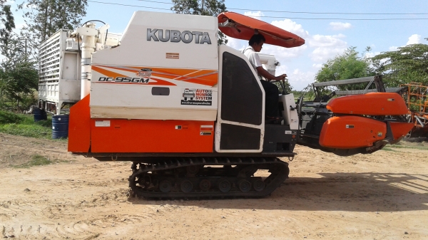 รถเกี่ยวคูโบต้ส 95พลัส ปี57 1300 ชม  สภาพพร้อมใช้ ทะเบียนพร้อมโอน