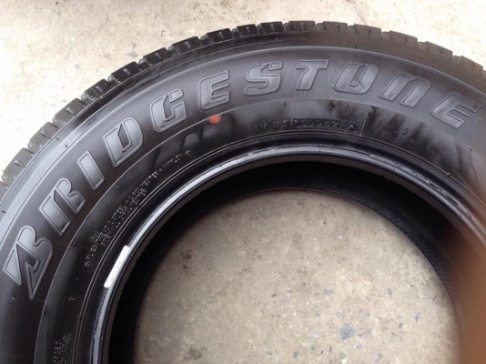 ยาง Bridgstone 245-70-16 ปี 15 ครบชุด 4 เส้น 8500 สภาพสวยๆไม่มีปะไม่บวมไม่กินข้างดอกยางเหลือเยอะเอาไปวิ่งกันใด้อีกยาวค่ะ