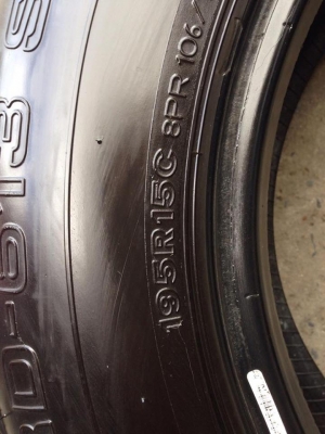 ยาง Bridgstone 195 R 15 ปี 15 ครบชุด 4 เส้น 4800 สภาพสวยๆดอกยางนิ่มๆไม่บวมดอกยางเหลือเยอะวิ่งใด้อีกนานค่ะ