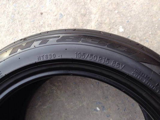 ยาง NITTO 195-50-15 ปี 13 ครบชุด 4 เส้น 3500 สภาพสวยๆไม่มีปะไม่บวมดอกยางเหลือเยอะเอาไปวิ่งกันใด้อีกยาวค่ะ