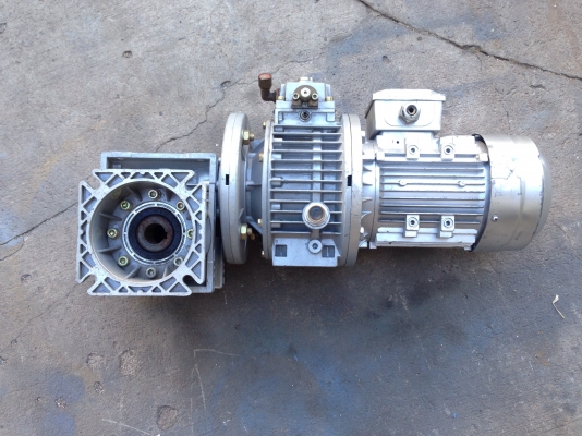 ขายมอเตอร์เกียร์ปรับรอบ แบบเพลาสวม Bolong 1HP. 380V ปรับได้ตั้งแต่ 20-100 รอบต่อนาที สภาพสวยมาก วิ่ง ขายมอเตอร์เกียร์ปรับรอบ แบบเพลาสวม Bolong 1HP. 380V ปรับได้ตั้งแต่ 20-100 รอบต่อนาที สภาพสวยมาก วิ่ง